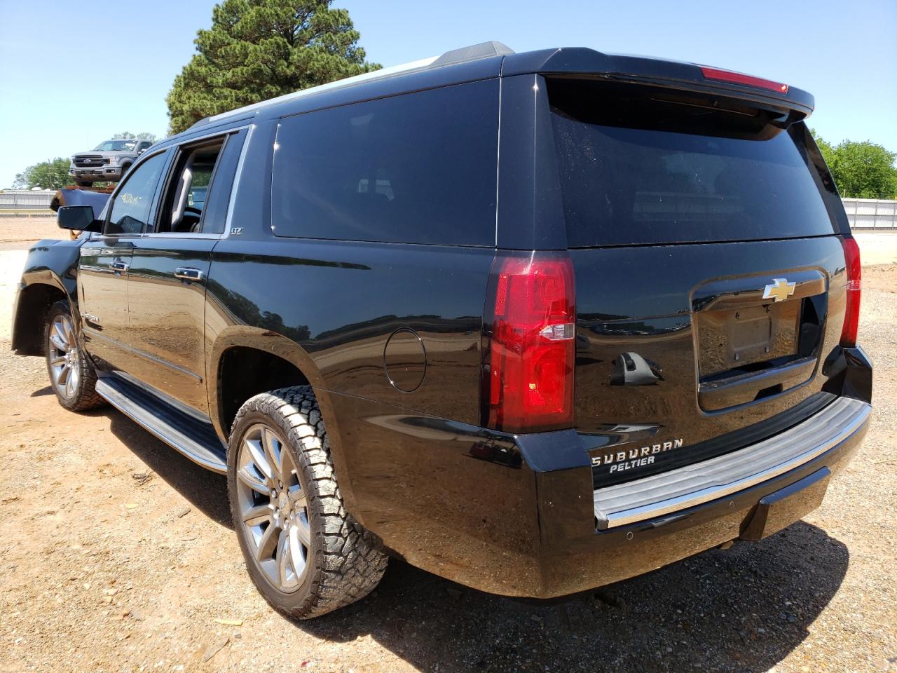 Photo 3 from auction – 2016 CHEVROLET SUBURBAN C with VIN 1GNSCJKC4GR262470
