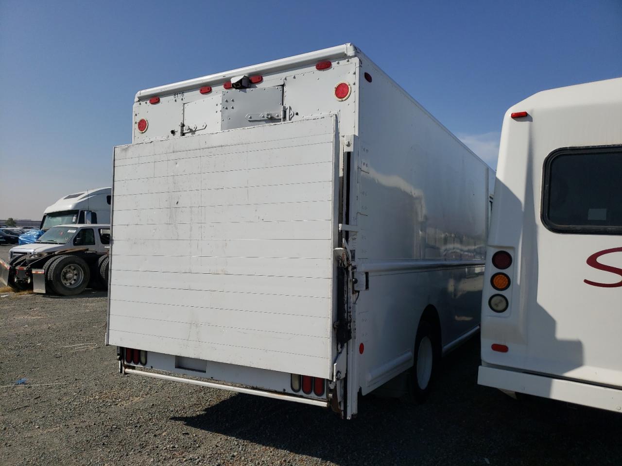 Photo 4 from auction – 2007 FREIGHTLINER CHASSIS M with VIN 4UZAANDH17CY91970