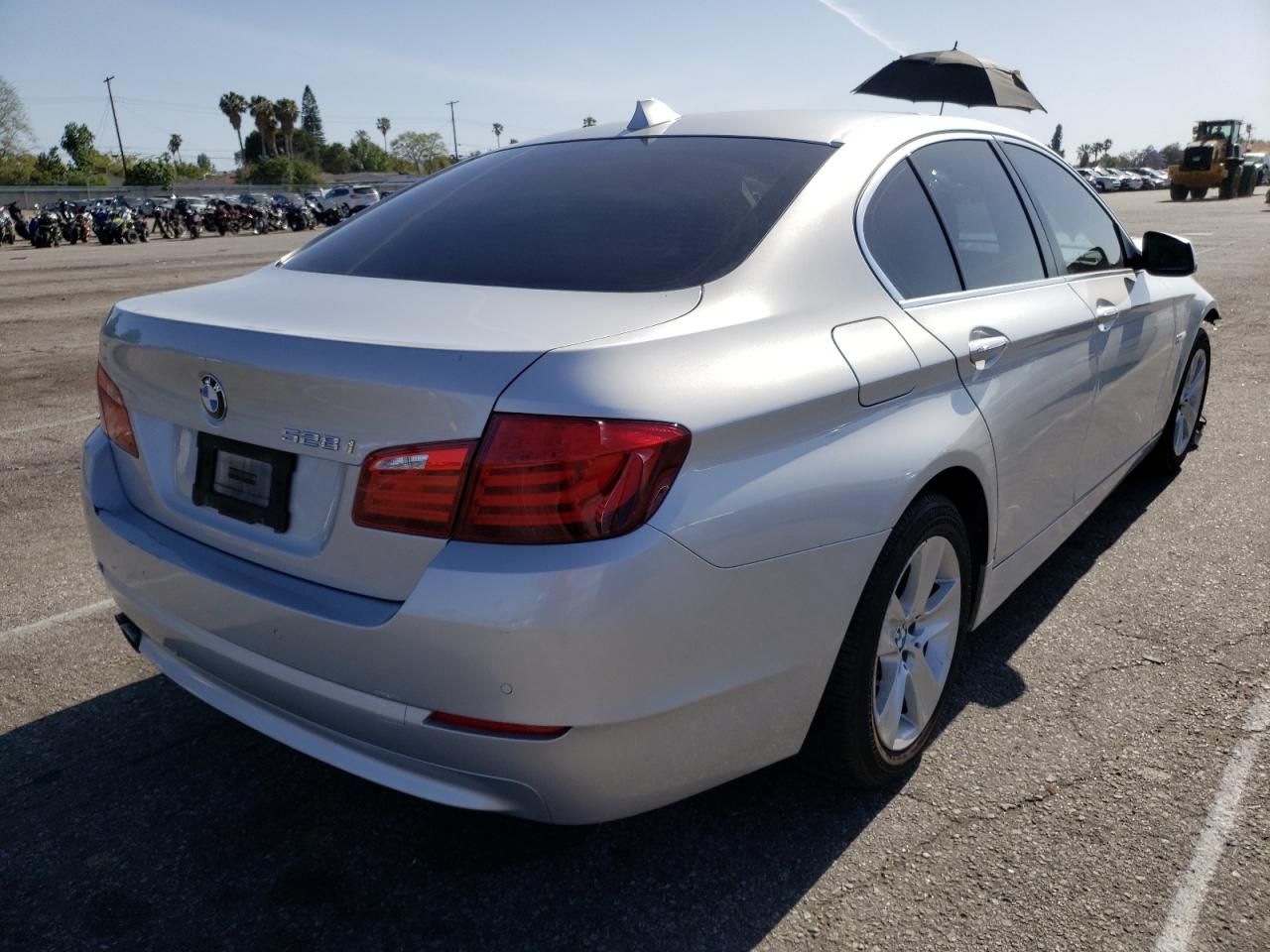 Photo 4 from auction – 2011 BMW 528 I with VIN WBAFR1C59BC260490