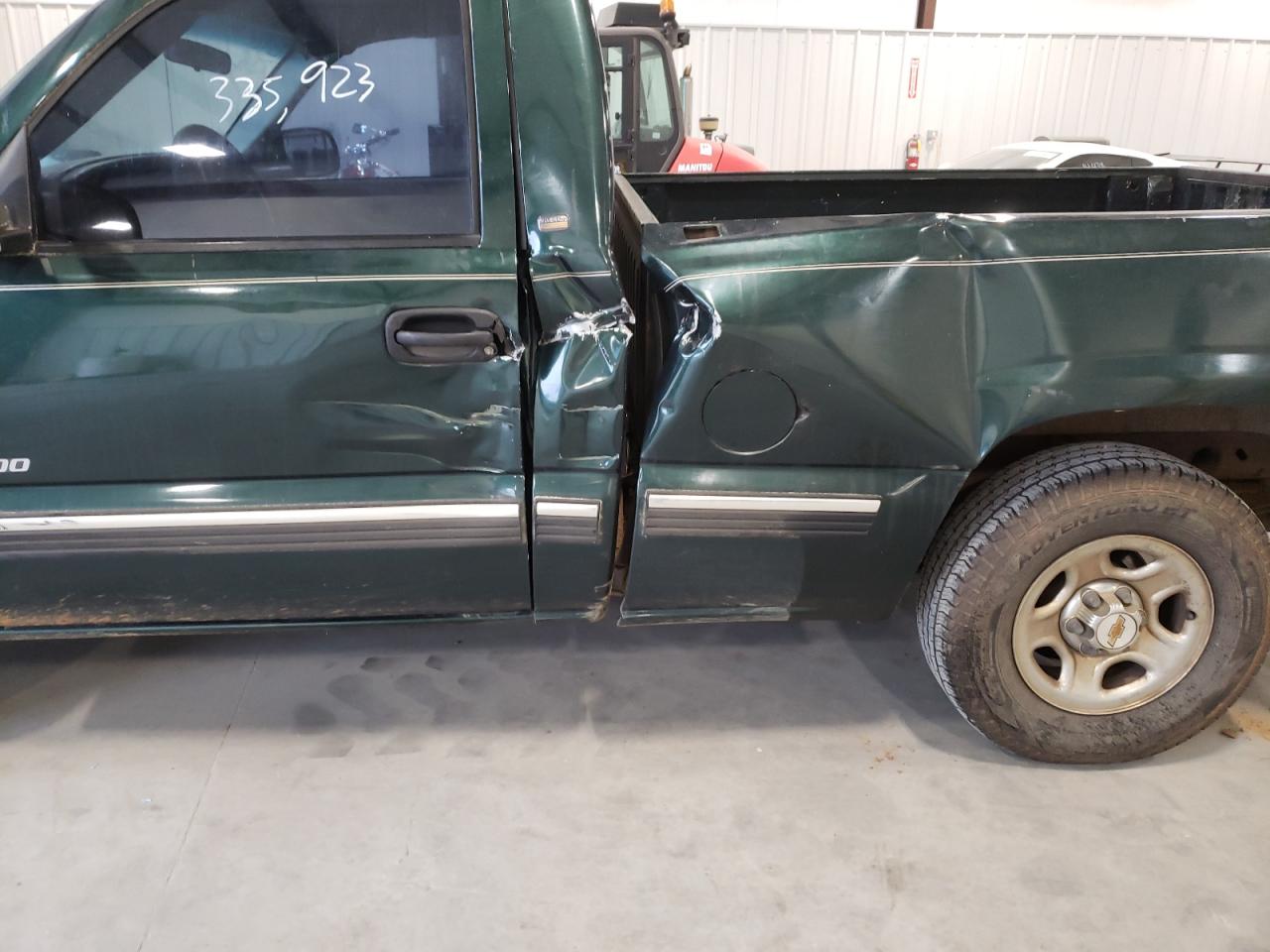 Photo 9 from auction – 2002 CHEVROLET SILVERADO with VIN 1GCEC14V32Z306889