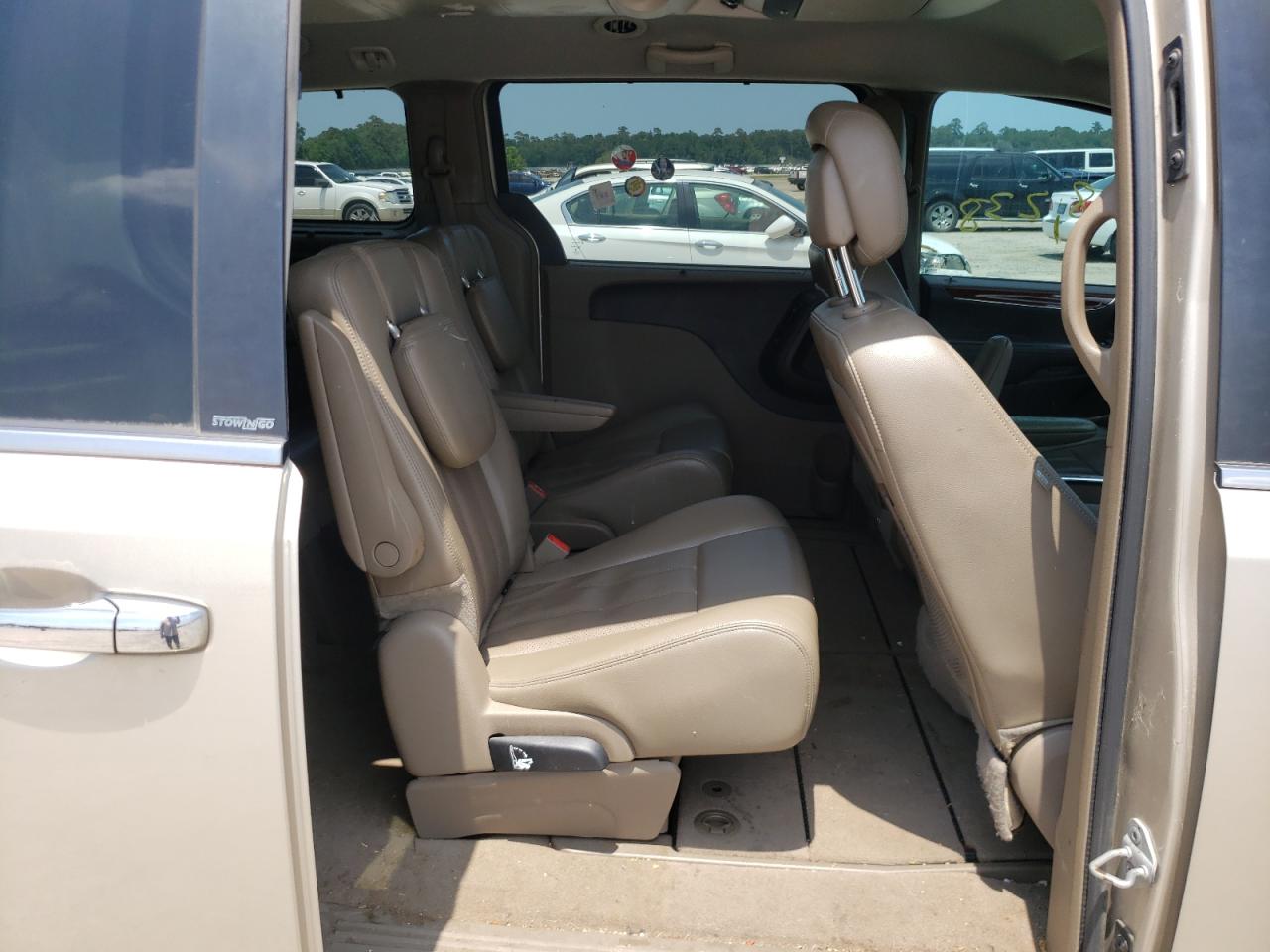 Photo 6 from auction – 2013 CHRYSLER TOWN & COU with VIN 2C4RC1CG0DR722450