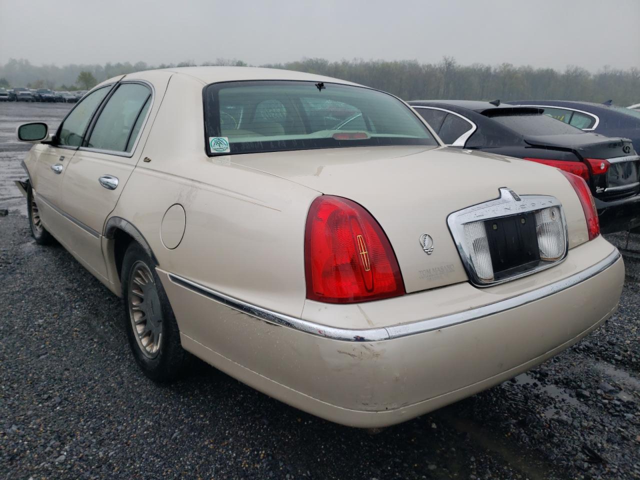 Photo 3 from auction – 2000 LINCOLN TOWN CAR C with VIN 1LNHM83W0YY863346