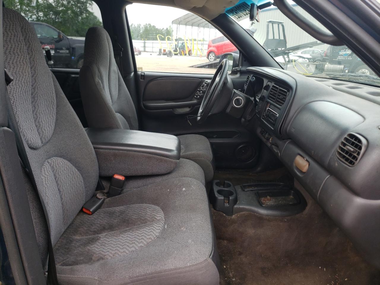 Photo 5 from auction – 2000 DODGE DURANGO with VIN 1B4HR28YXYF297055