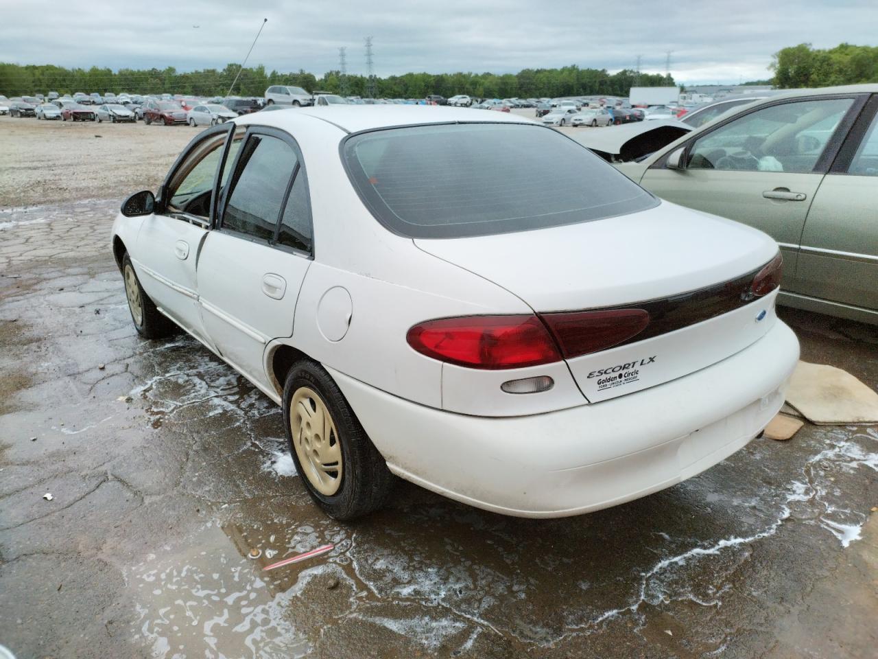 Photo 3 from auction – 1997 FORD ESCORT LX with VIN 1FALP13P8VW202067