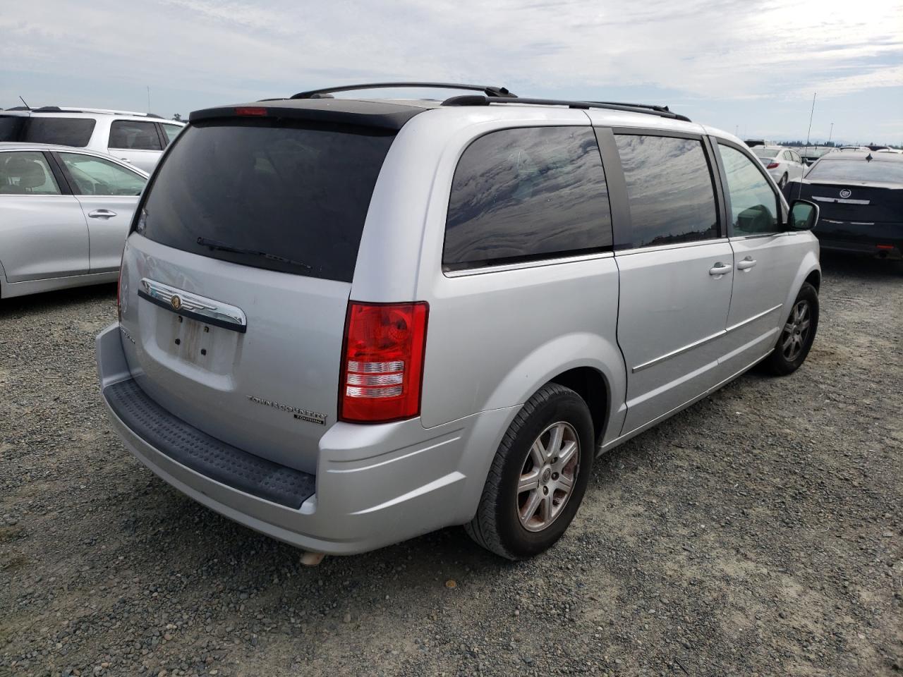 Photo 4 from auction – 2010 CHRYSLER TOWN & COU with VIN 2A4RR5D13AR324137
