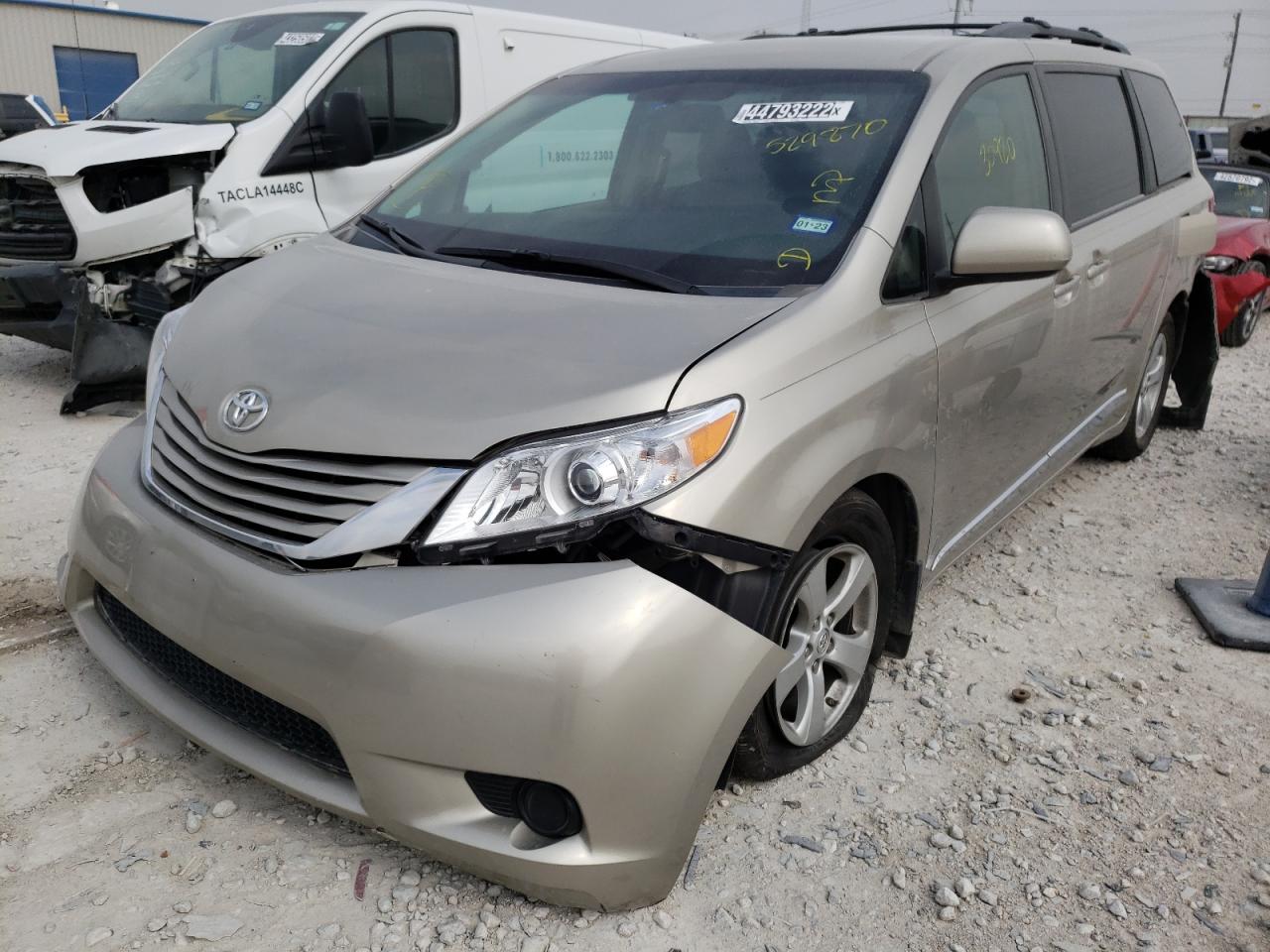 Photo 2 from auction – 2015 TOYOTA SIENNA LE with VIN 5TDKK3DC2FS529870