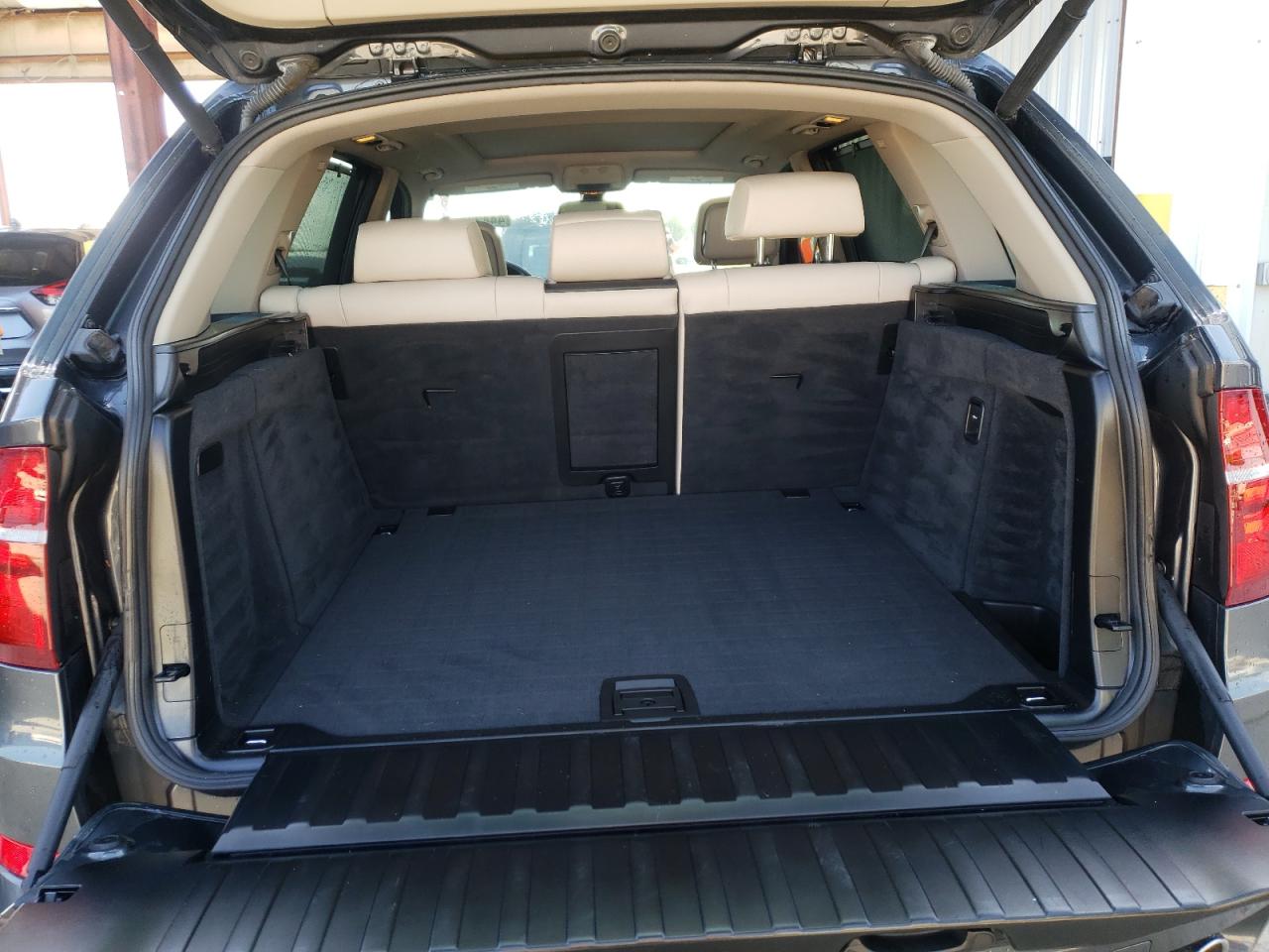 Photo 9 from auction – 2012 BMW X5 XDRIVE3 with VIN 5UXZW0C56C0B89126
