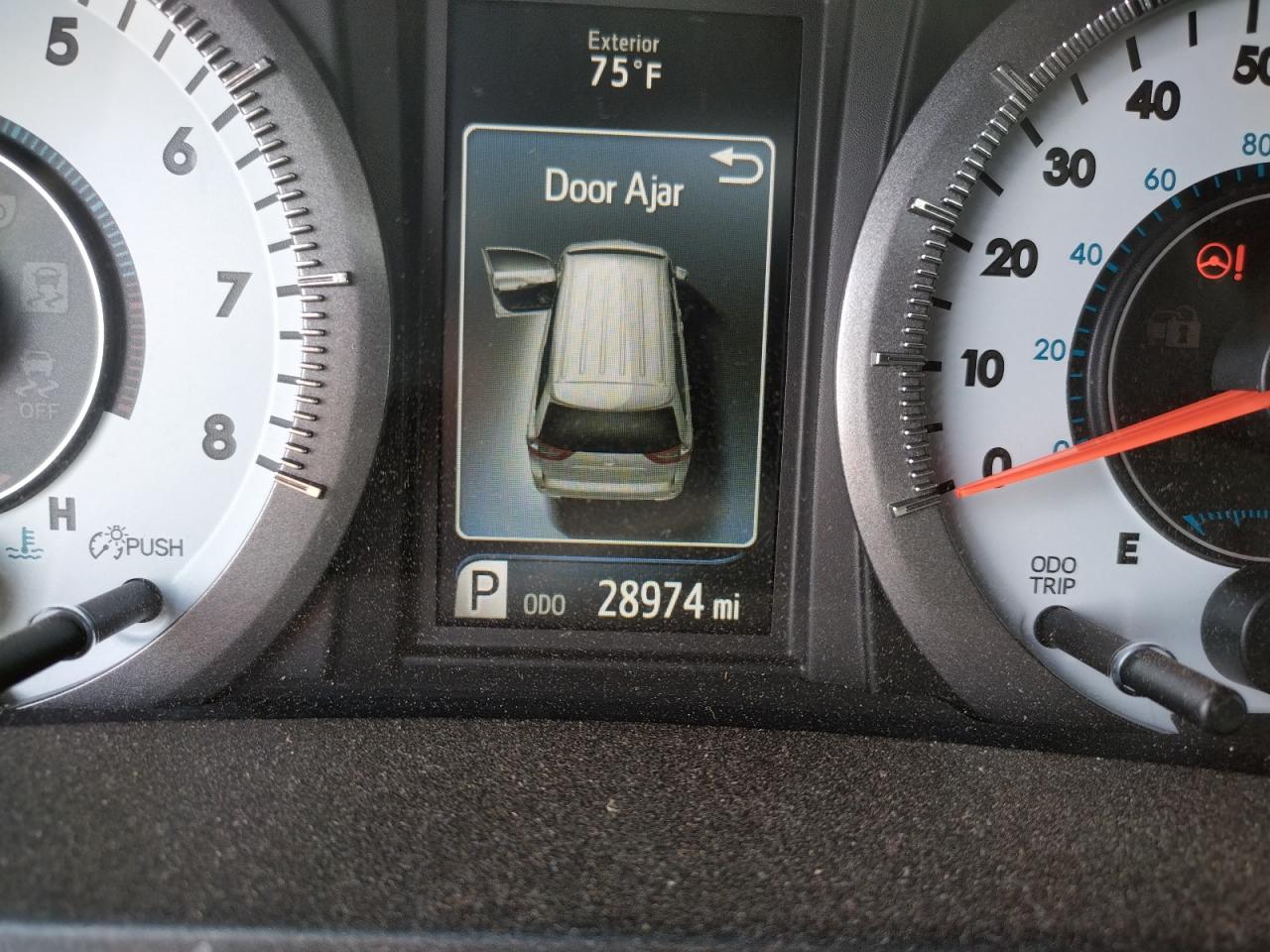 Photo 8 from auction – 2017 TOYOTA SIENNA SE with VIN 5TDXZ3DC8HS799707