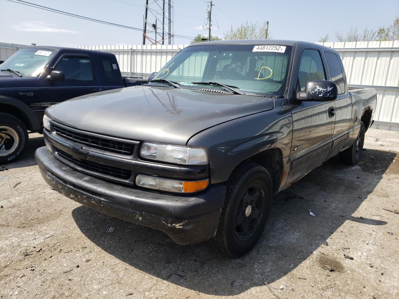 Photo 2 from auction – 2002 CHEVROLET SILVERADO with VIN 2GCEC19V721227663