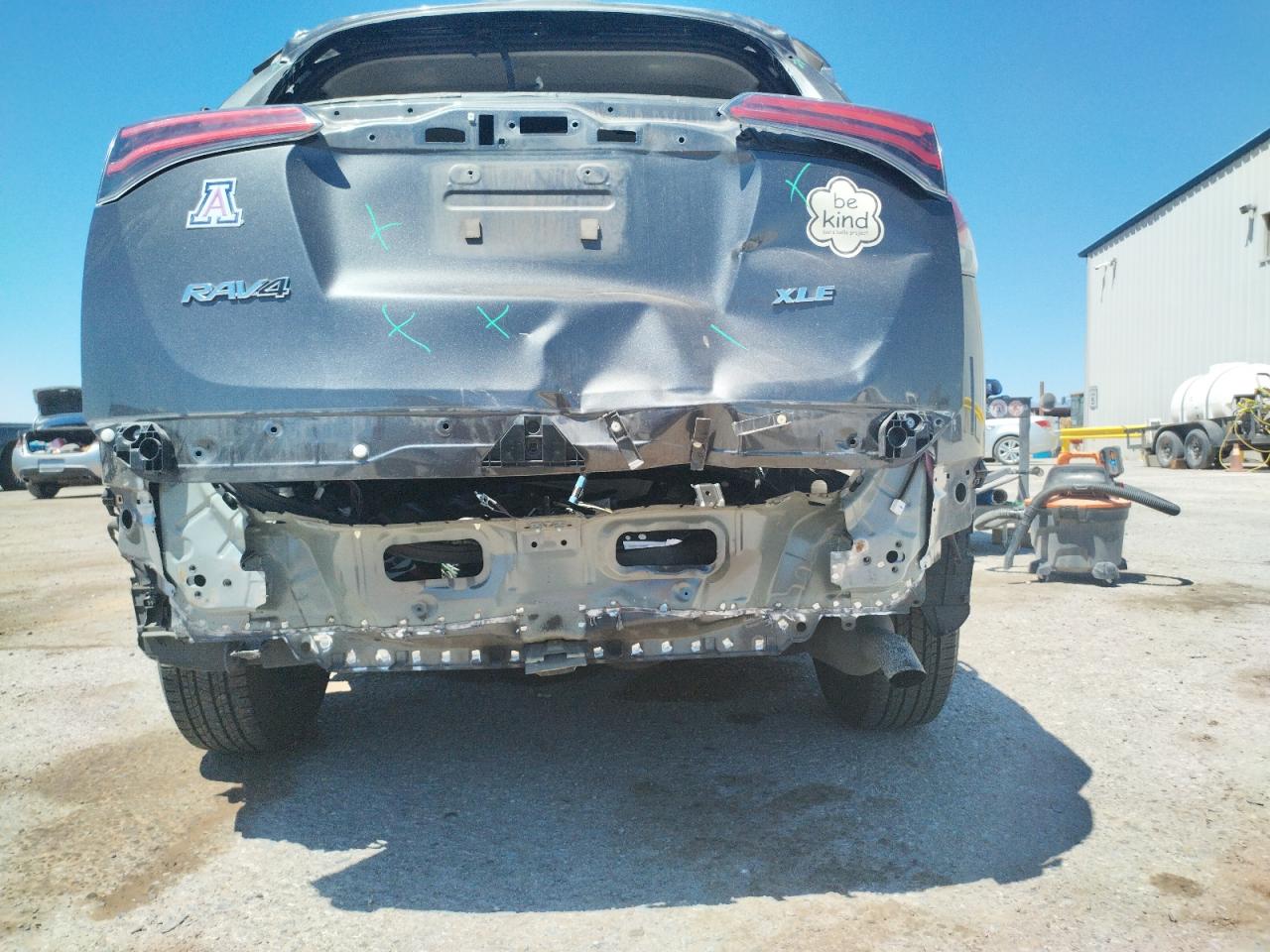 Photo 20 from auction – 2016 TOYOTA RAV4 XLE with VIN JTMWFREV0GJ081040