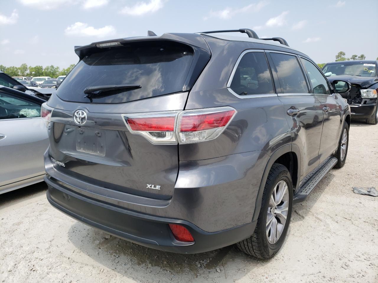 Photo 4 from auction – 2015 TOYOTA HIGHLANDER with VIN 5TDKKRFHXFS074939