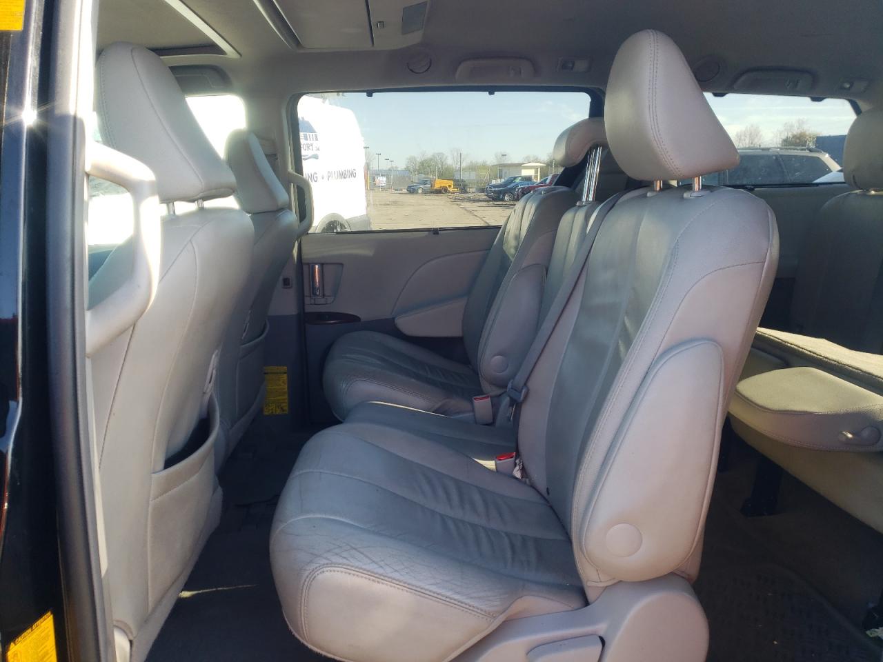 Photo 6 from auction – 2013 TOYOTA SIENNA XLE with VIN 5TDYK3DC6DS285311