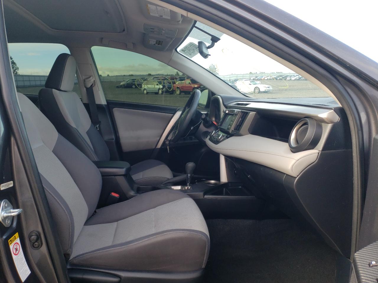 Photo 5 from auction – 2014 TOYOTA RAV4 XLE with VIN JTMRFREV1EJ007801