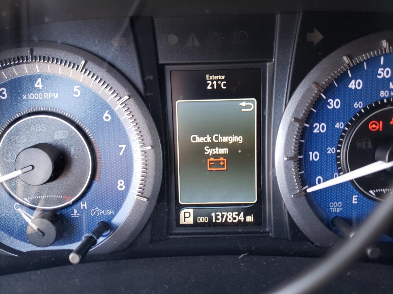 Photo 8 from auction – 2015 TOYOTA SIENNA XLE with VIN 5TDYK3DC3FS645928