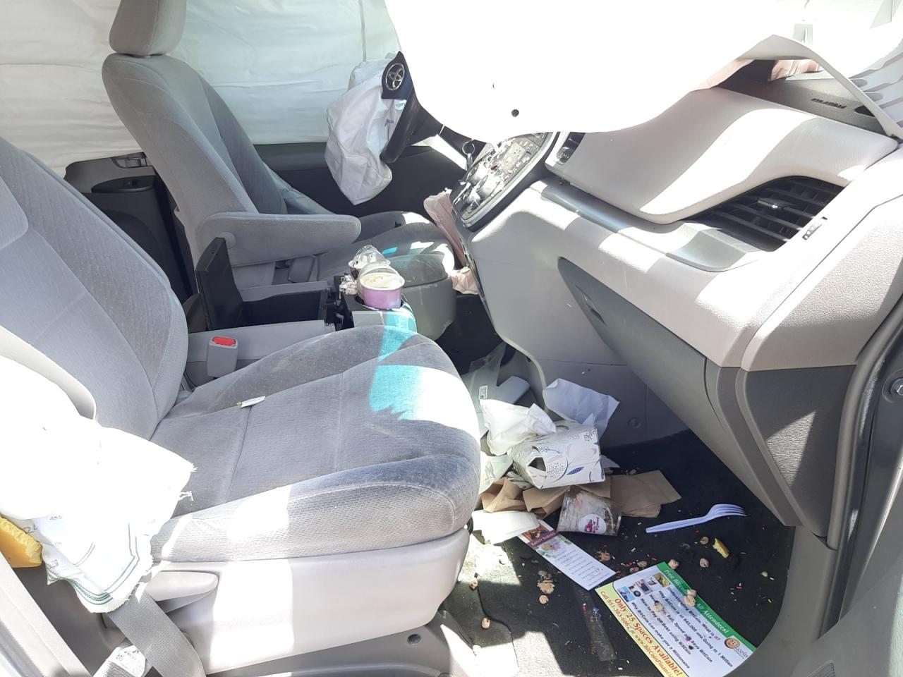 Photo 5 from auction – 2015 TOYOTA SIENNA LE with VIN 5TDKK3DC1FS631001