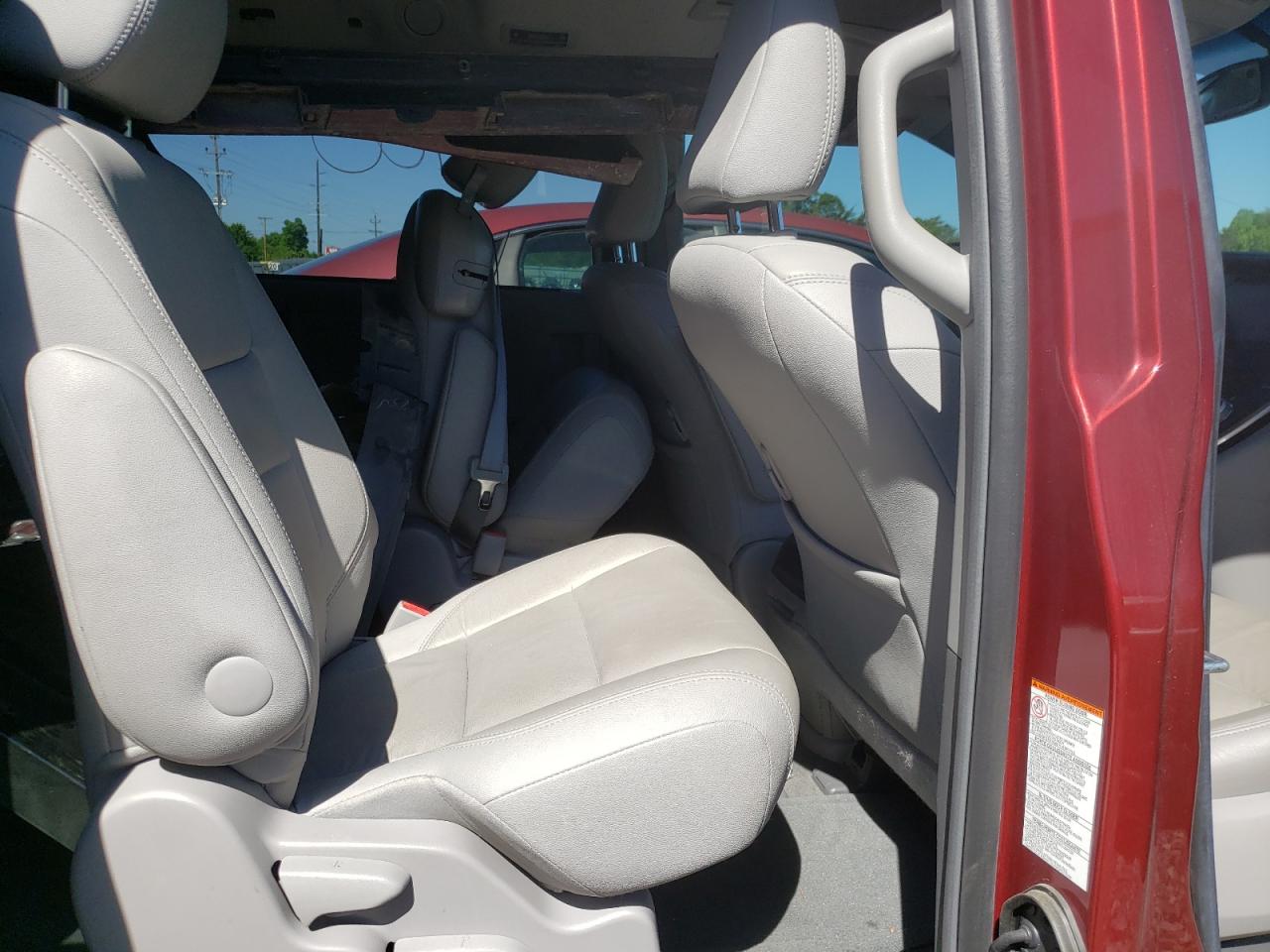 Photo 6 from auction – 2017 TOYOTA SIENNA XLE with VIN 5TDYZ3DC6HS839190