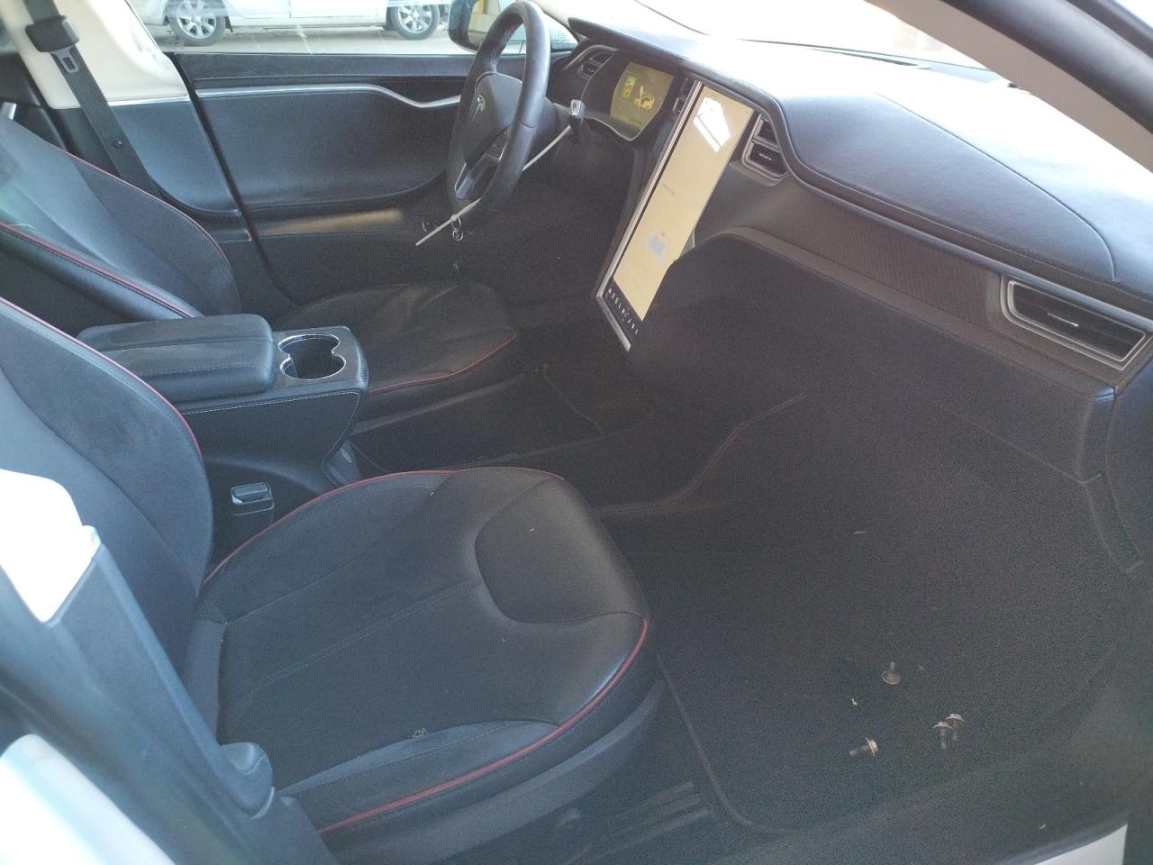 Photo 5 from auction – 2014 TESLA MODEL S with VIN 5YJSA1H13EFP38652