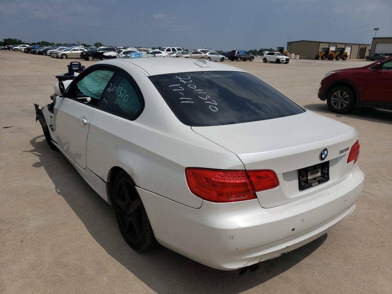 Photo 3 from auction – 2011 BMW 328 I with VIN WBAKE3C59BE557401