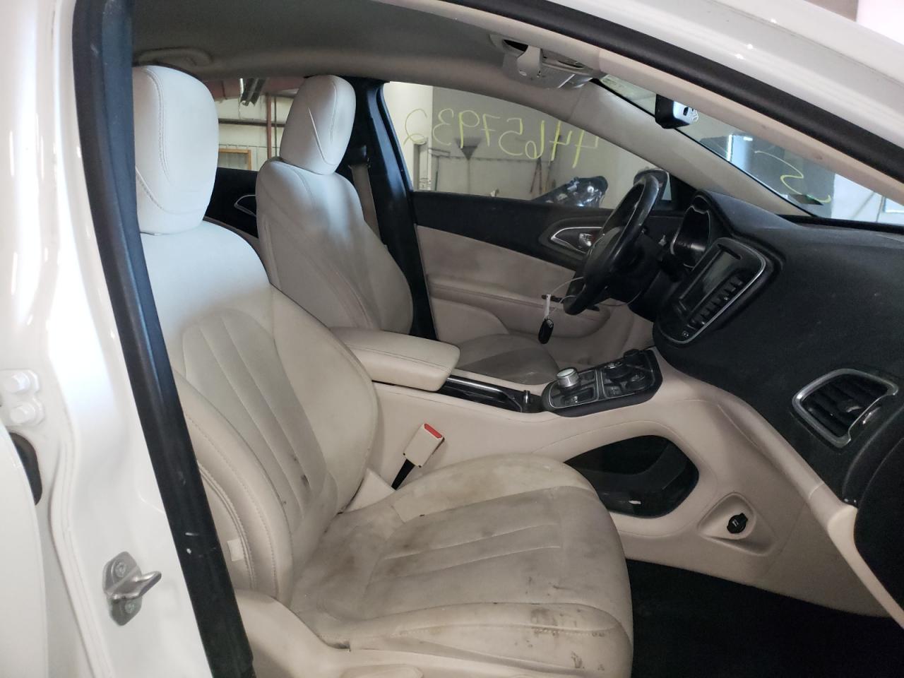 Photo 5 from auction – 2015 CHRYSLER 200 LIMITE with VIN 1C3CCCAB0FN646614