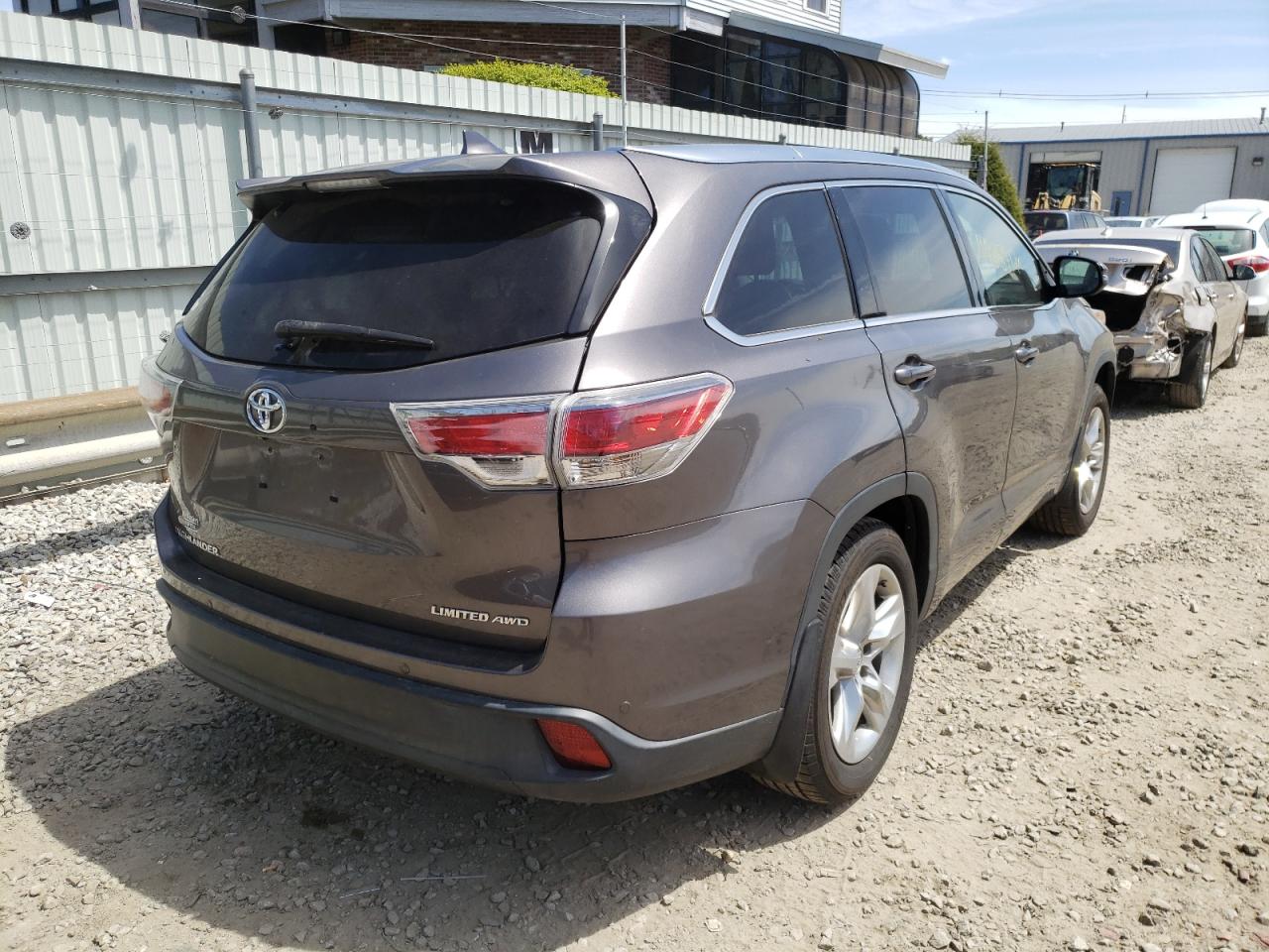 Photo 4 from auction – 2015 TOYOTA HIGHLANDER with VIN 5TDDKRFHXFS117507