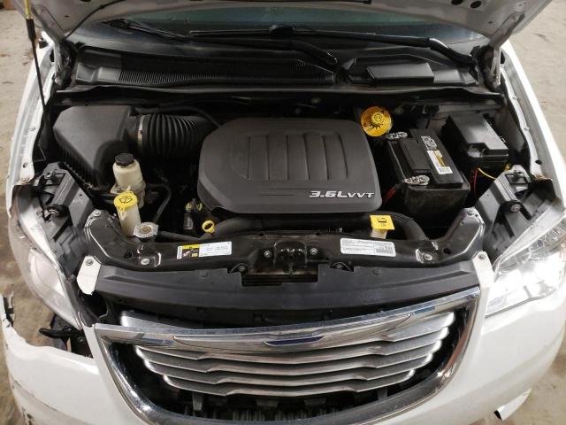 Photo 7 from auction – 2016 CHRYSLER TOWN & COU with VIN 2C4RC1BG9GR286624