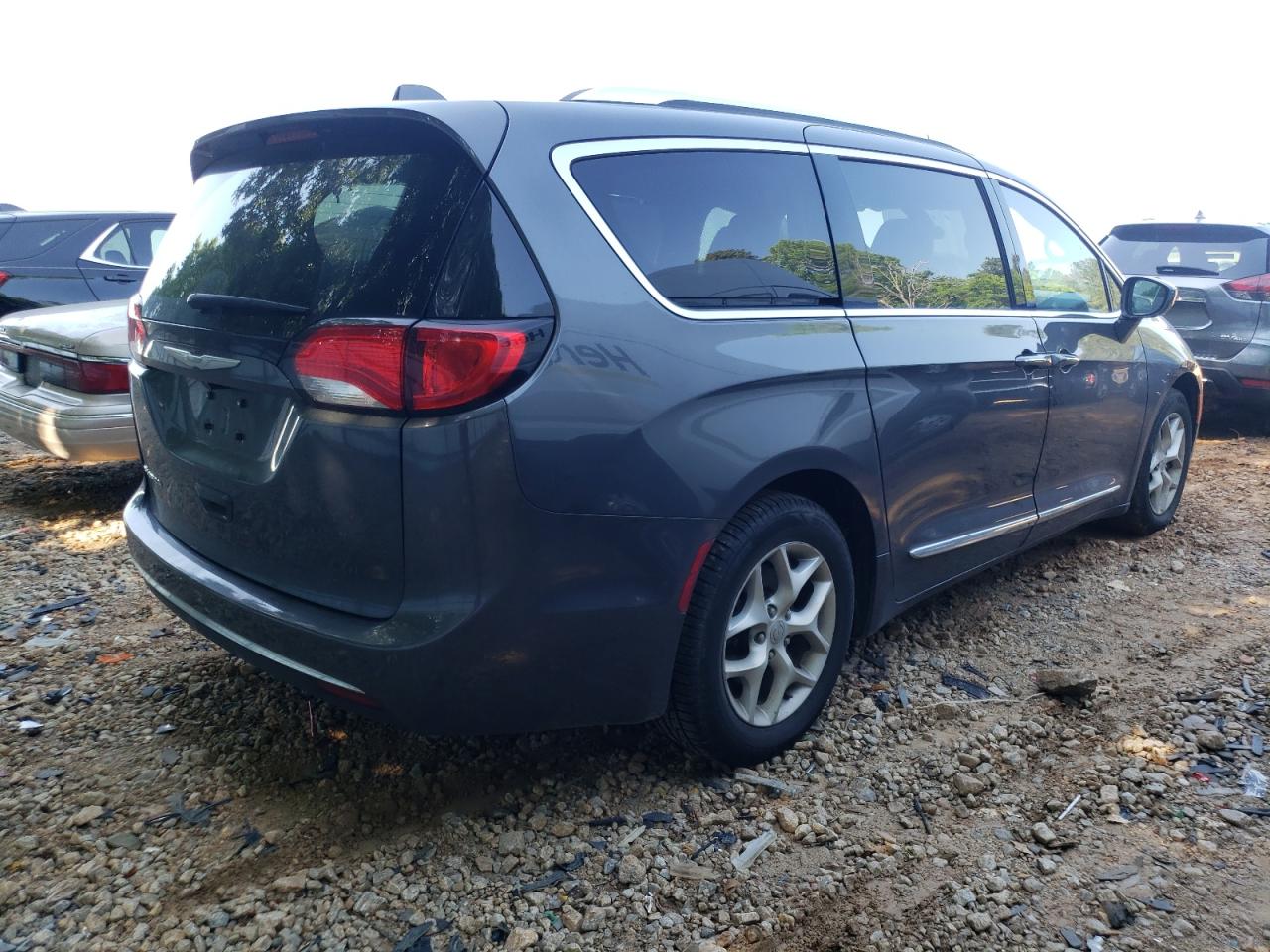 Photo 4 from auction – 2018 CHRYSLER PACIFICA T with VIN 2C4RC1EGXJR112421