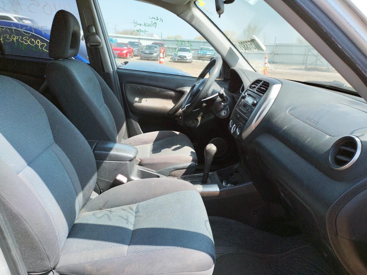 Photo 5 from auction – 2004 TOYOTA RAV4 with VIN JTEGD20V540045236