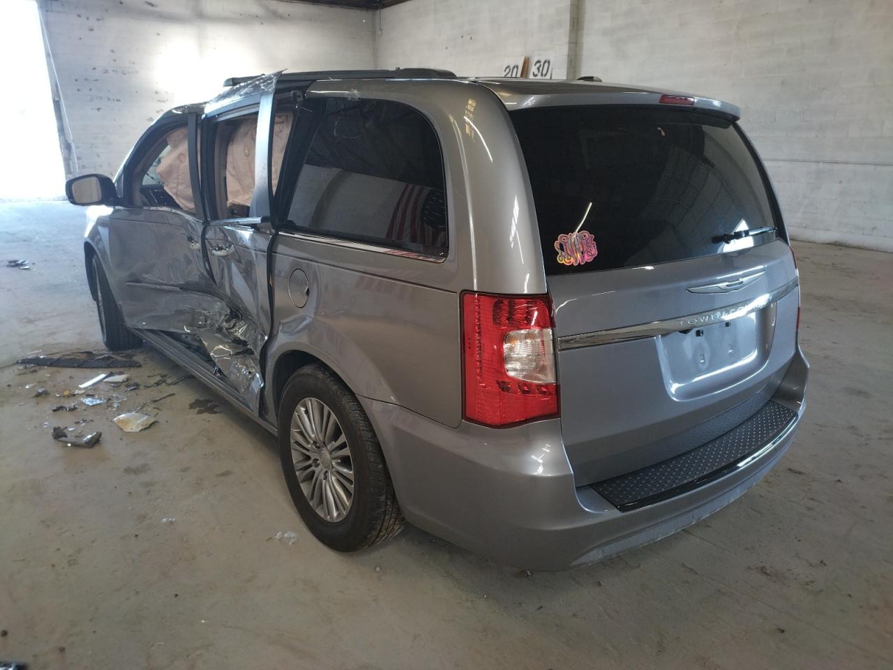 Photo 3 from auction – 2014 CHRYSLER TOWN & COU with VIN 2C4RC1CG0ER171132