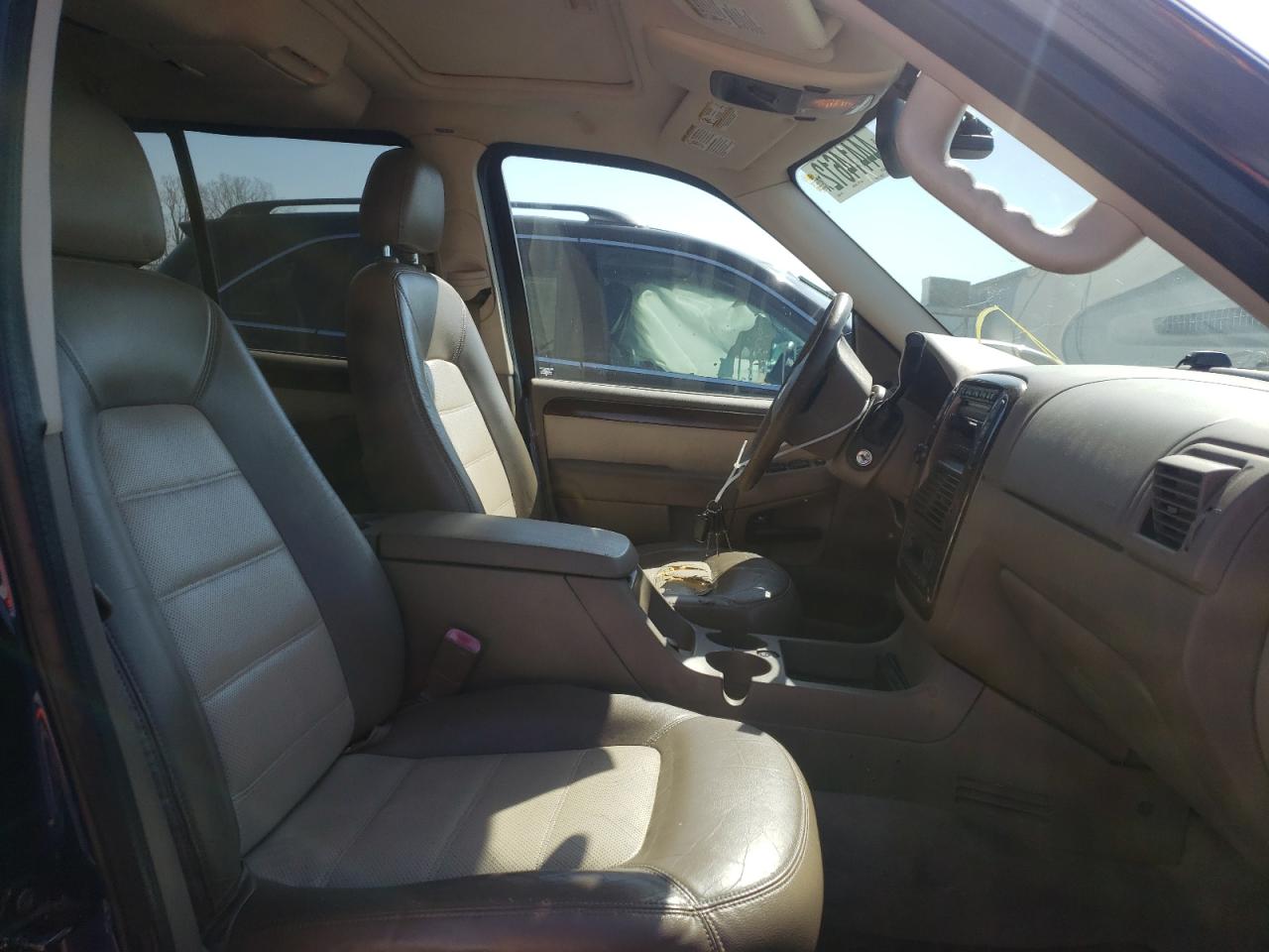 Photo 5 from auction – 2005 FORD EXPLORER E with VIN 1FMDU74W25UA55333