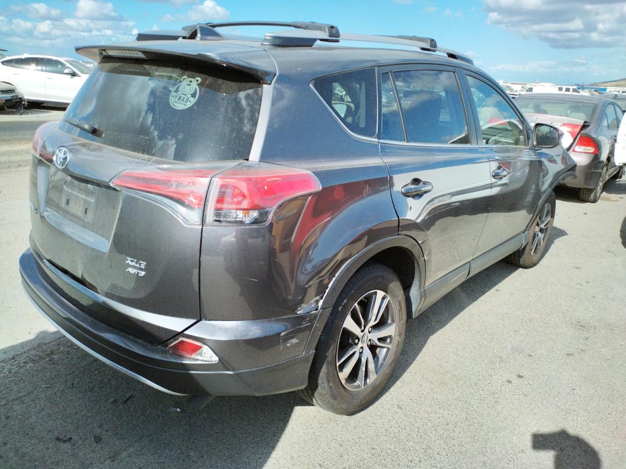 Photo 4 from auction – 2016 TOYOTA RAV4 XLE with VIN JTMRFREV4GJ082608