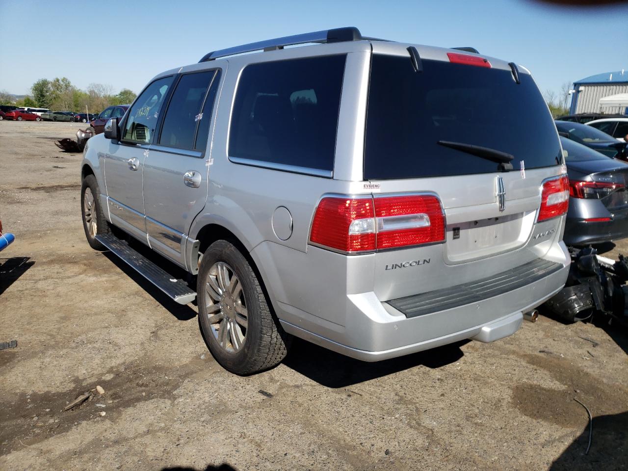 Photo 3 from auction – 2010 LINCOLN NAVIGATOR with VIN 5LMJJ2J5XAEJ09652