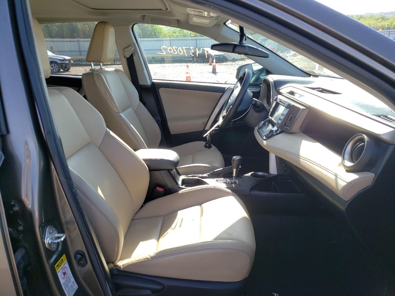 Photo 5 from auction – 2015 TOYOTA RAV4 LIMIT with VIN 2T3DFREVXFW392109