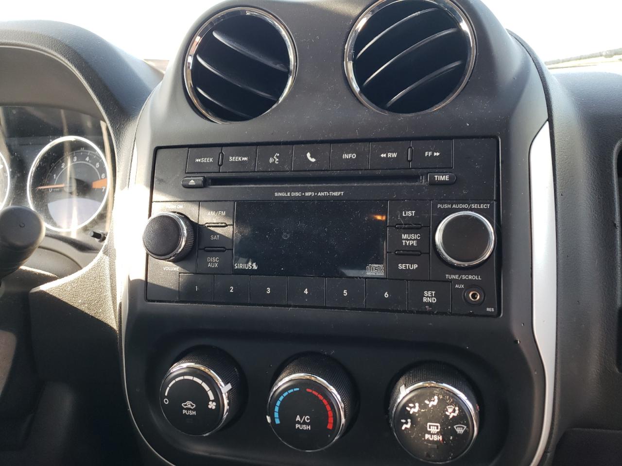 Photo 19 from auction – 2014 JEEP COMPASS LA with VIN 1C4NJCEB8ED662357