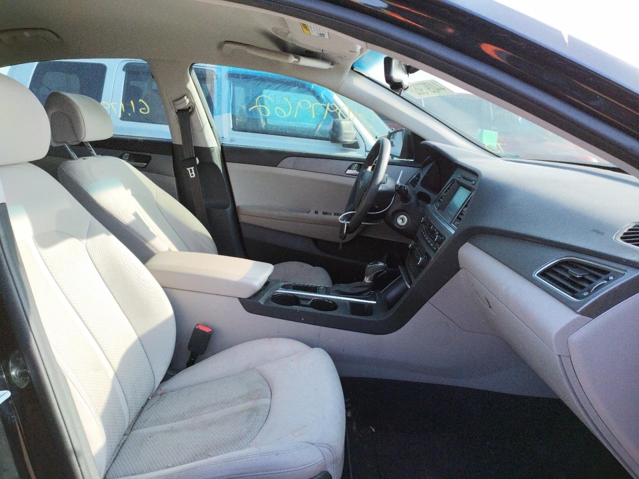 Photo 5 from auction – 2017 HYUNDAI SONATA SE with VIN 5NPE24AF2HH565438