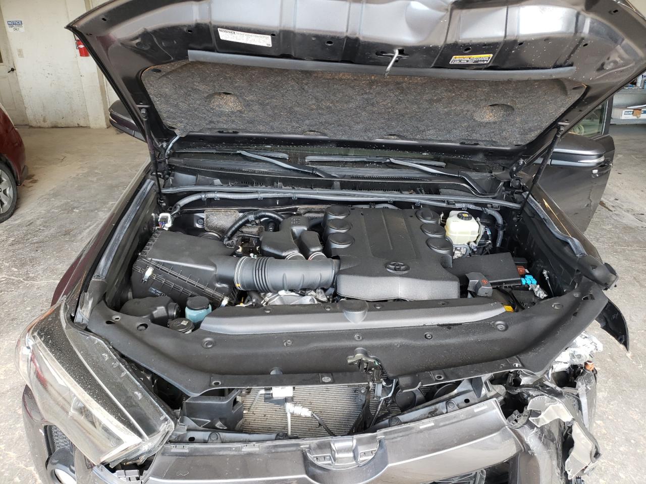 Photo 7 from auction – 2019 TOYOTA 4RUNNER SR with VIN JTEBU5JR4K5666044