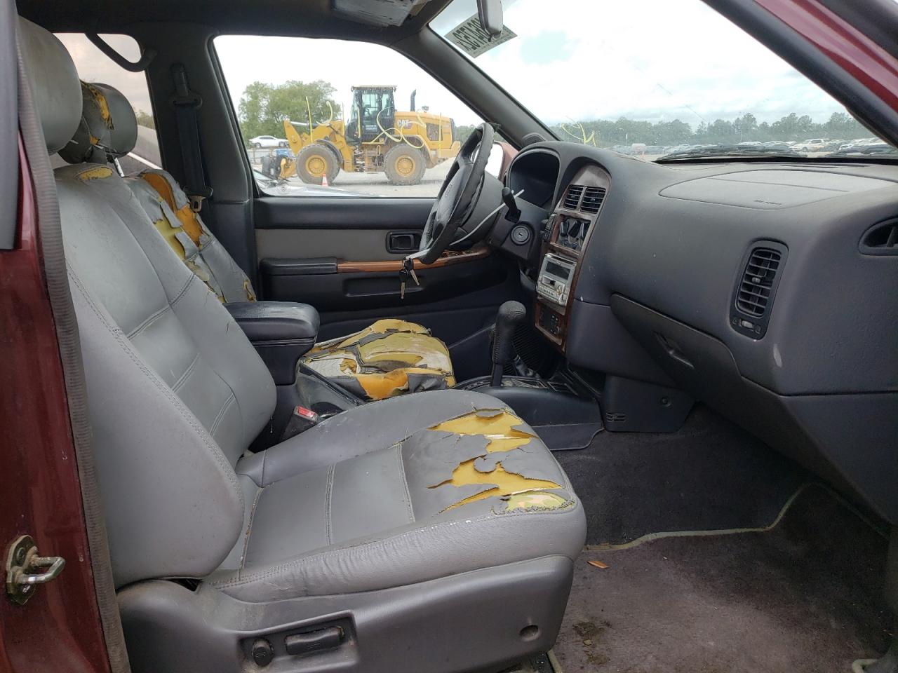 Photo 5 from auction – 1996 NISSAN PATHFINDER with VIN JN8AR05Y0TW024216