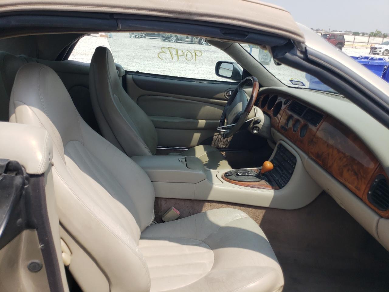 Photo 5 from auction – 1998 JAGUAR XK8 with VIN SAJGX2242WC020037