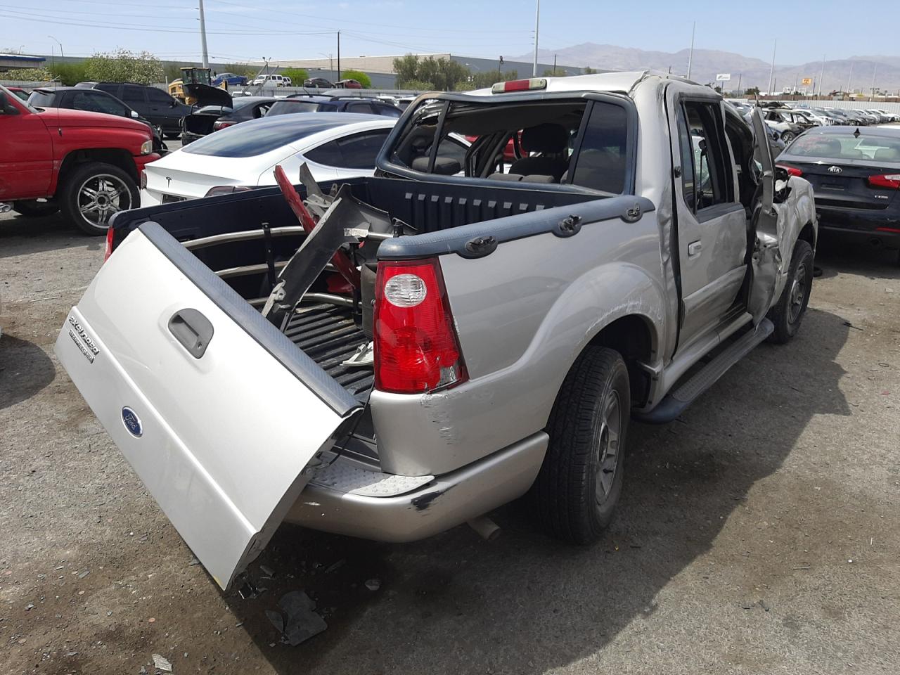 Photo 4 from auction – 2004 FORD EXPLORER S with VIN 1FMZU67K84UC33608