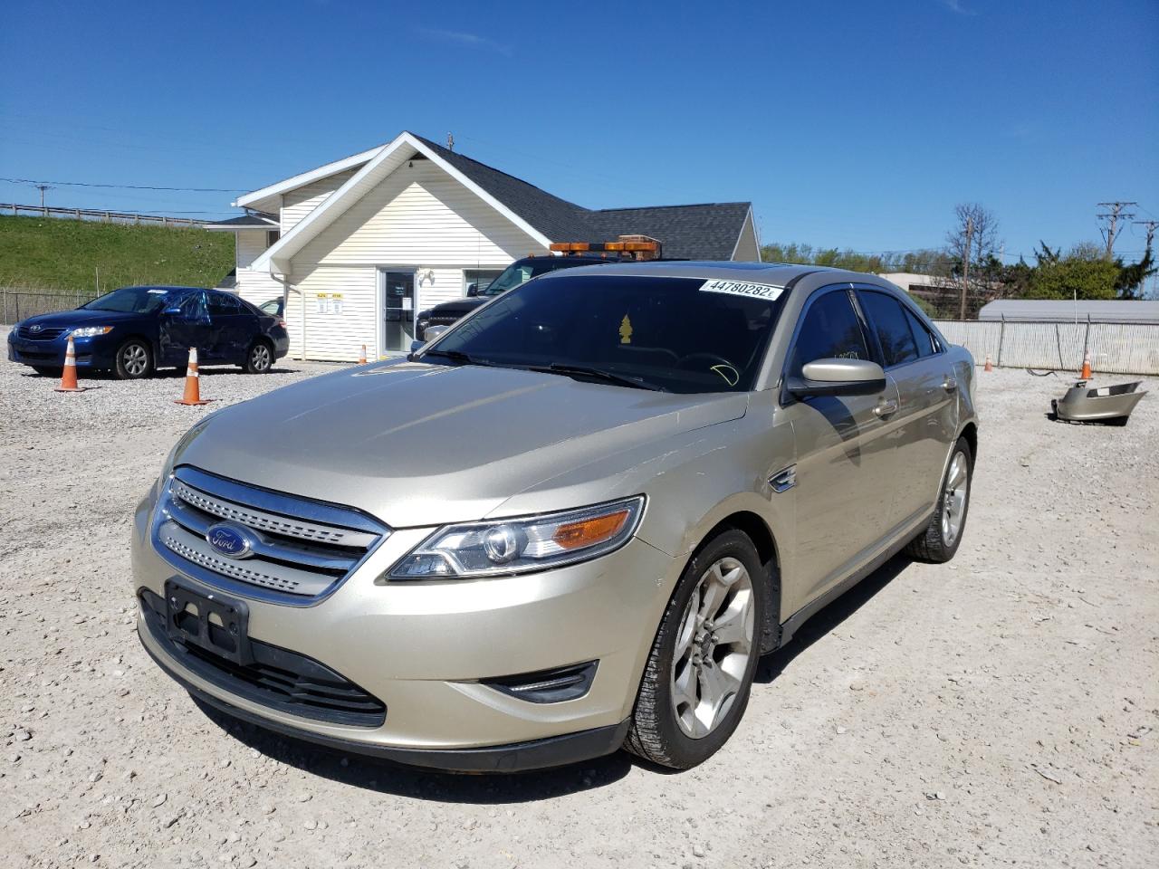 Photo 2 from auction – 2011 FORD TAURUS SEL with VIN 1FAHP2EW7BG171478
