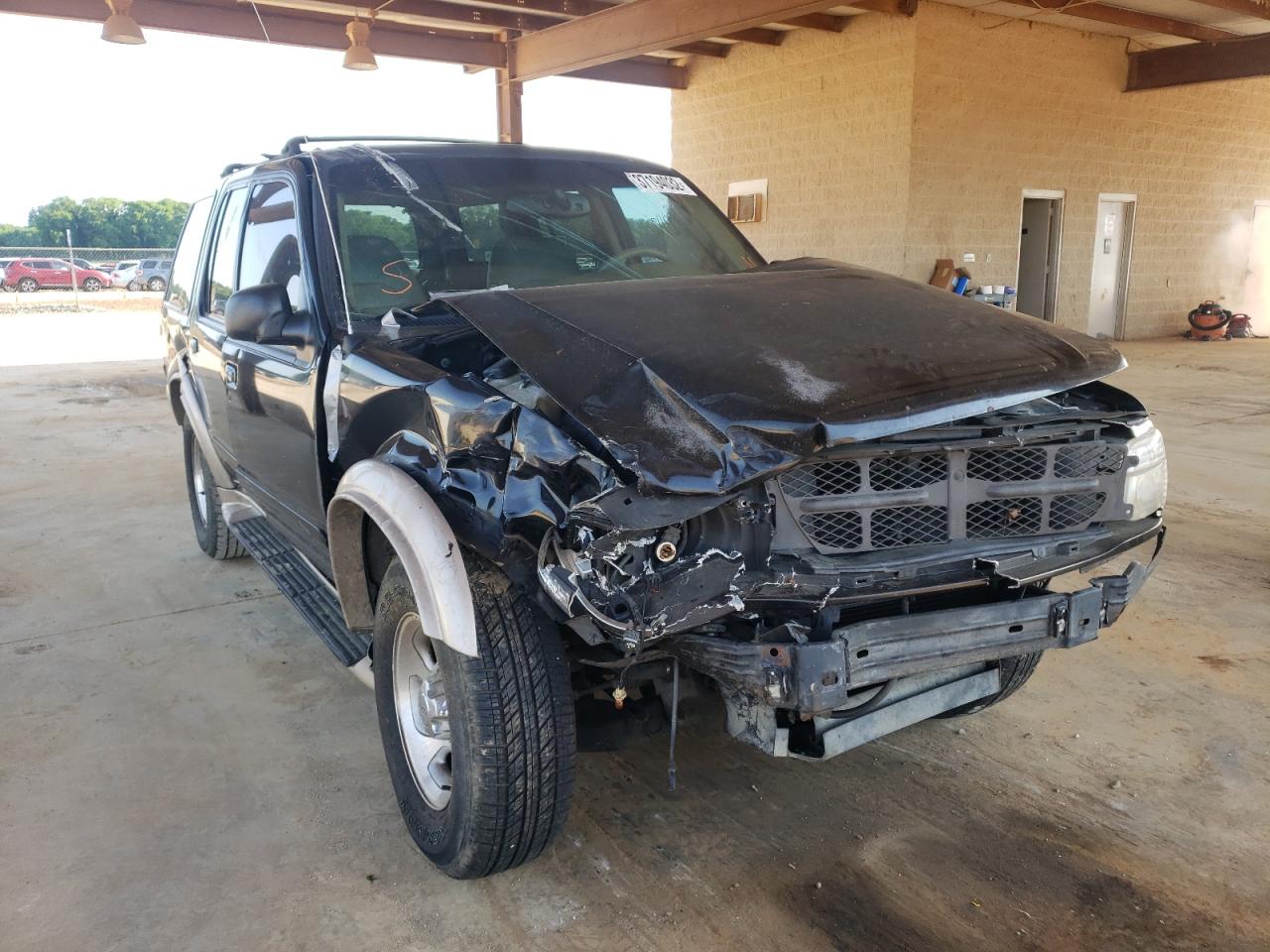 FORD EXPLORER E 2000 with VIN 1FMDU64P6YZA34978 - Photo from auction