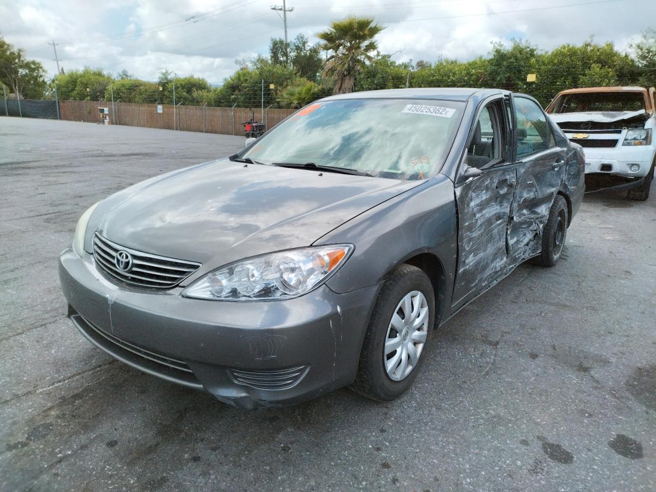 Photo 2 from auction – 2005 TOYOTA CAMRY with VIN 4T1BE30K25U617019