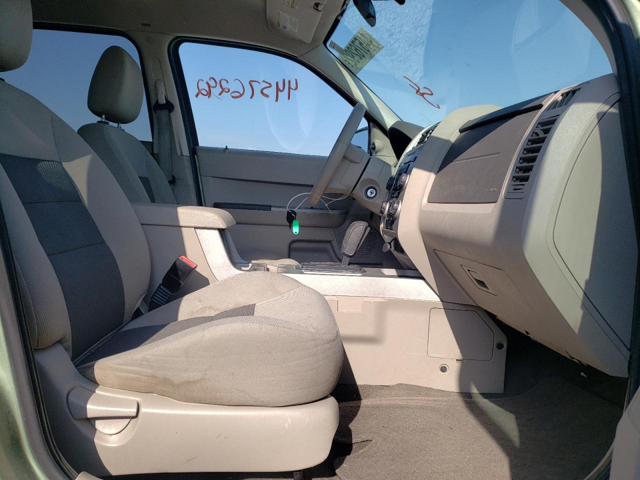 Photo 5 from auction – 2008 FORD ESCAPE XLT with VIN 1FMCU93168KA70253