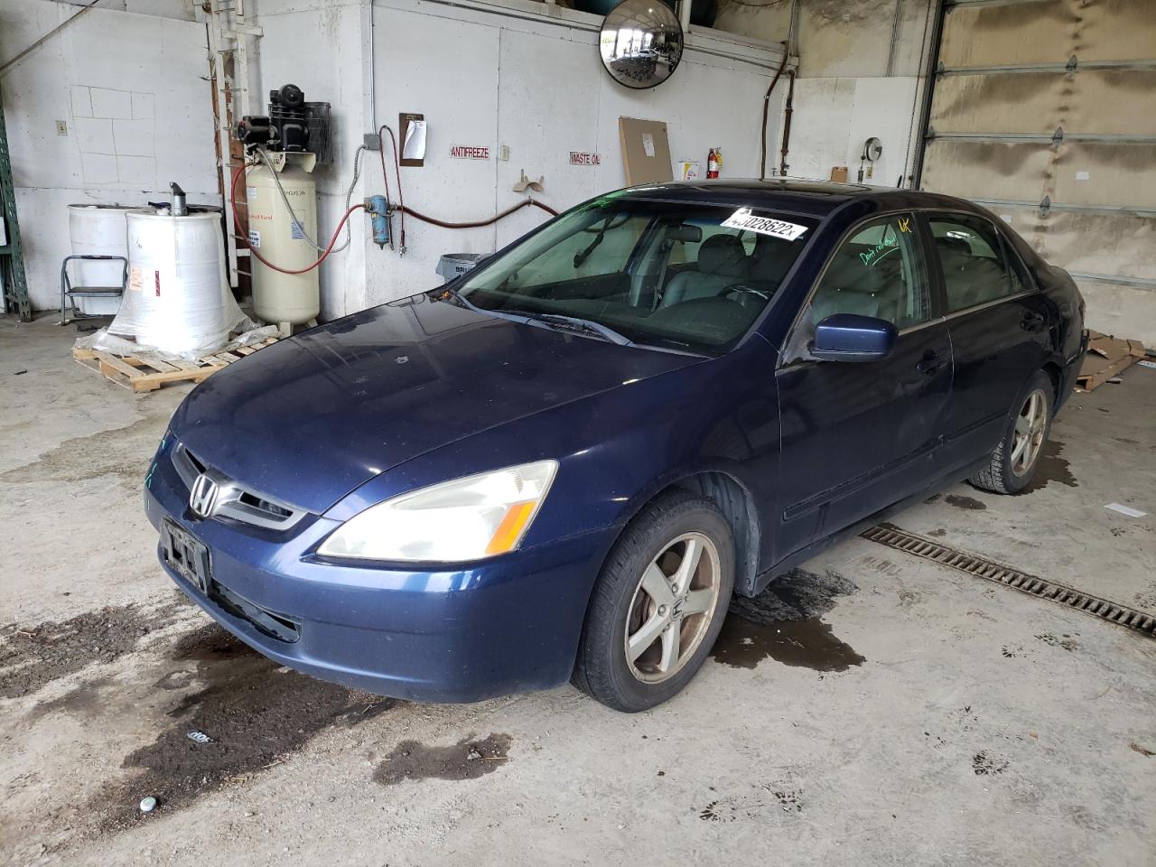 Photo 2 from auction – 2004 HONDA ACCORD EX with VIN JHMCM56854C034885