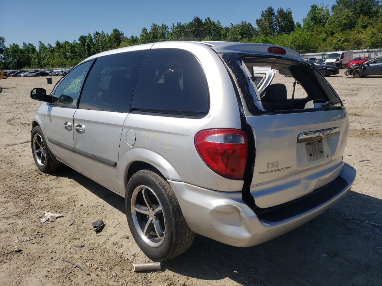 Photo 3 from auction – 2005 CHRYSLER TOWN & COU with VIN 1C4GP45R65B319018