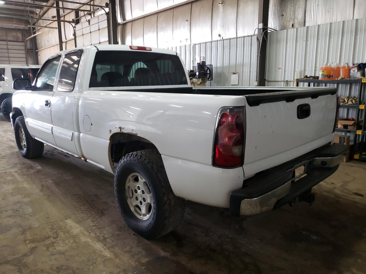 Photo 3 from auction – 2004 CHEVROLET SILVERADO with VIN 1GCEK19T54Z232159