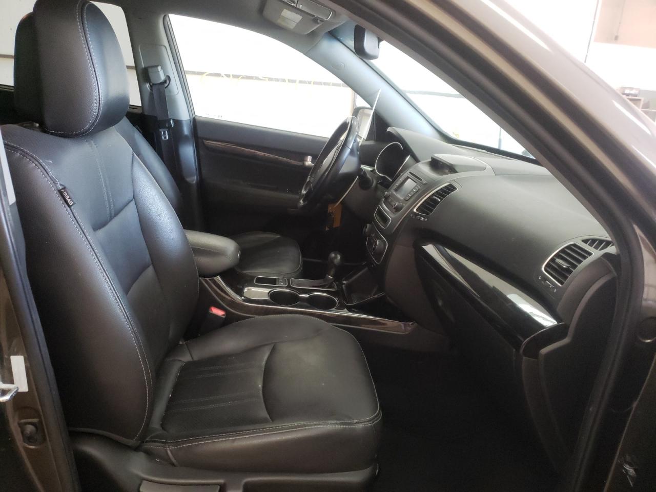 Photo 5 from auction – 2014 KIA SORENTO EX with VIN 5XYKUDA71EG444294