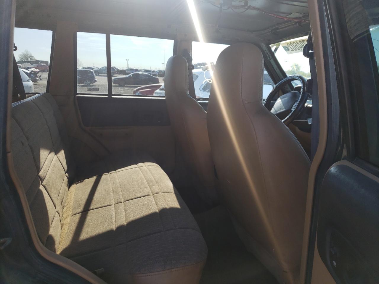 Photo 6 from auction – 1998 JEEP CHEROKEE S with VIN 1J4FJ68S0WL281394
