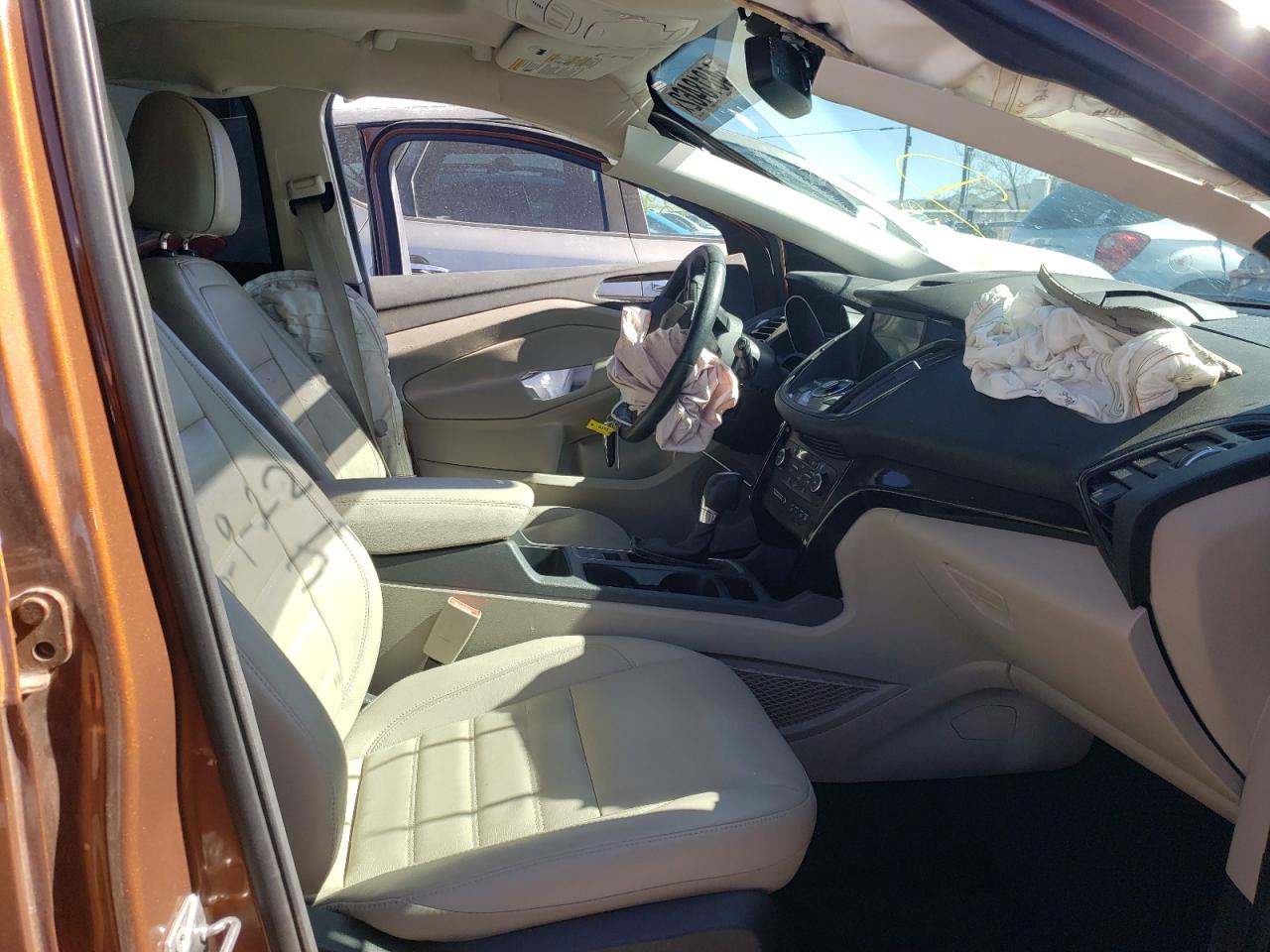 Photo 5 from auction – 2017 FORD ESCAPE with VIN 1FMCU9J90HUC50308
