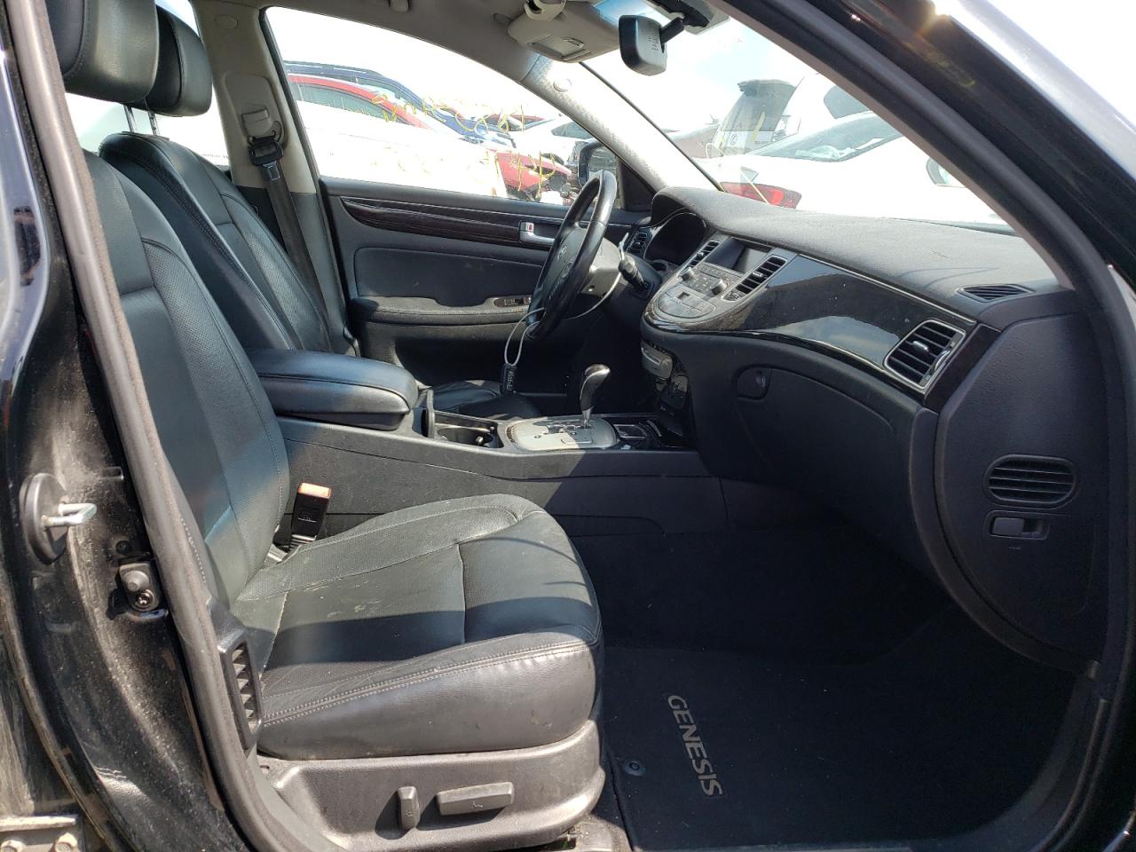 Photo 5 from auction – 2012 HYUNDAI GENESIS 3. with VIN KMHGC4DD0CU203330