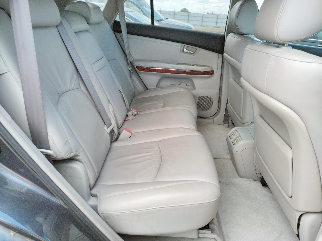 Photo 6 from auction – 2005 LEXUS RX 330 with VIN 2T2HA31U55C064420